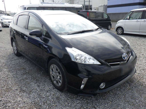 2014 Toyota Prius alpha ZVW41W[2]