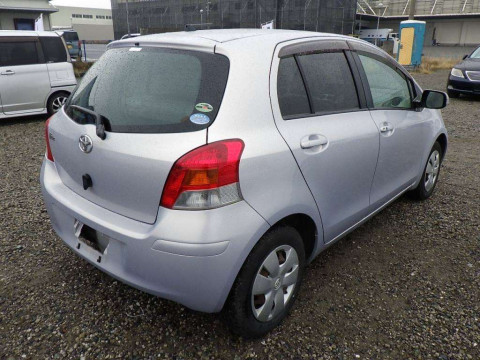 2008 Toyota Vitz SCP90[1]