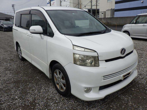 2008 Toyota Voxy ZRR70W[2]