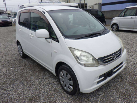 2010 Daihatsu Move L175S[2]