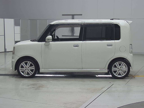 2013 Toyota Pixis Space L575A[2]