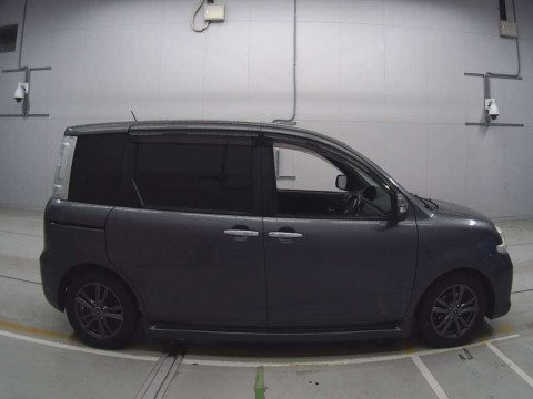 2011 Toyota Sienta NCP81G[2]