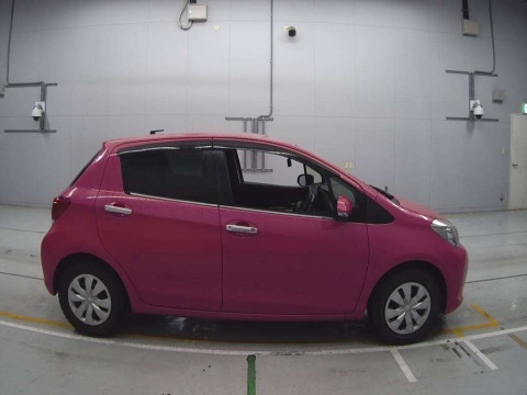 2014 Toyota Vitz NSP130[2]