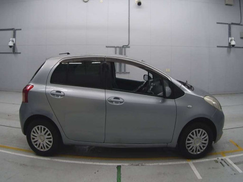 2007 Toyota Vitz SCP90[2]