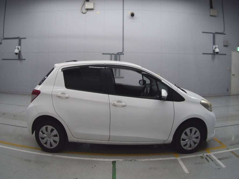 2012 Toyota Vitz NSP130[2]