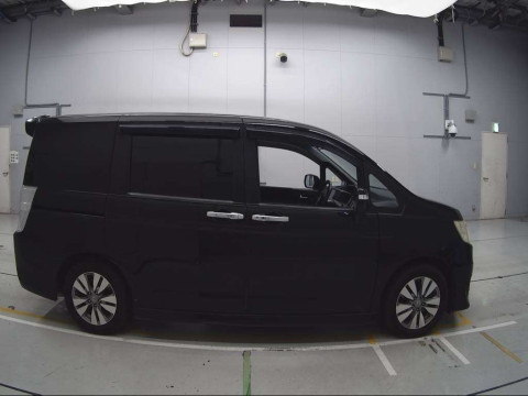 2012 Honda Step WGN Spada RK5[1]