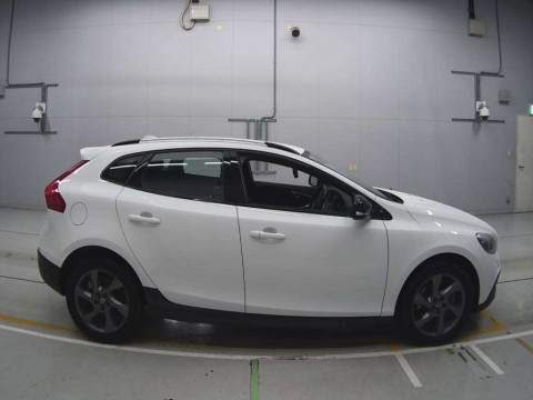 2015 Volvo V40 MD4204T[2]