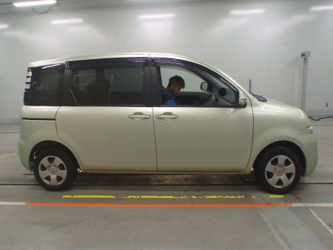 2008 Toyota Sienta NCP81G[2]