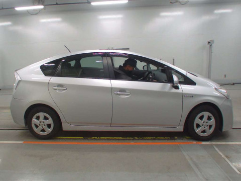 2011 Toyota Prius ZVW30[2]