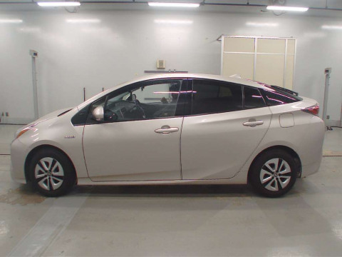 2016 Toyota Prius ZVW51[2]