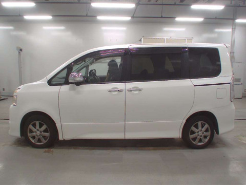 2008 Toyota Voxy ZRR70W[2]