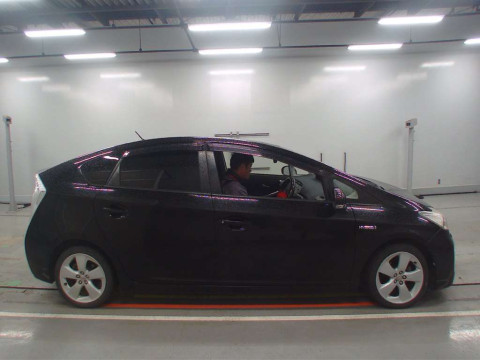 2013 Toyota Prius ZVW30[1]