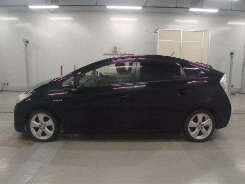 2013 Toyota Prius ZVW30[2]