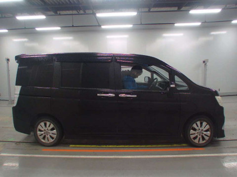 2012 Honda Step WGN Spada RK5[1]