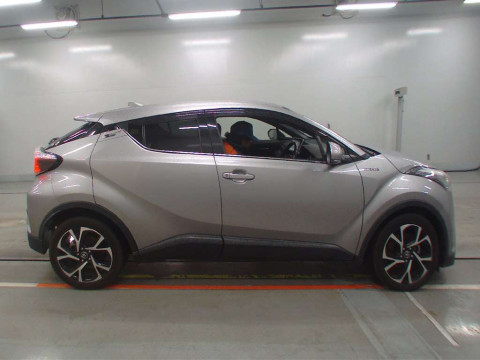 2017 Toyota C-HR ZYX10[1]