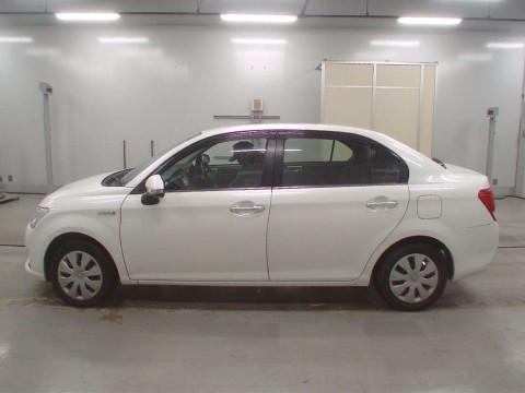 2013 Toyota Corolla Axio NKE165[2]