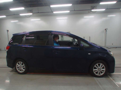 2010 Toyota Wish ZGE20W[1]