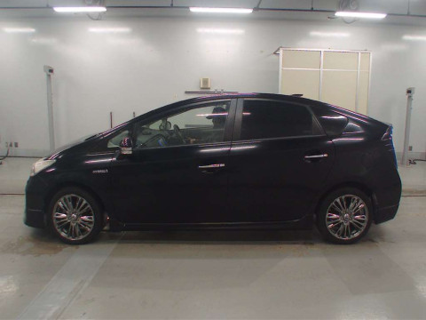 2012 Toyota Prius ZVW30[2]