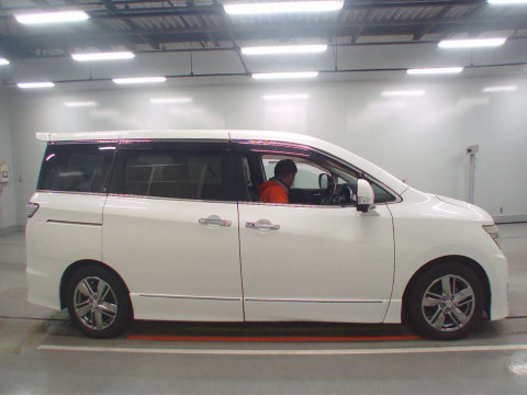 2010 Nissan Elgrand PNE52[1]