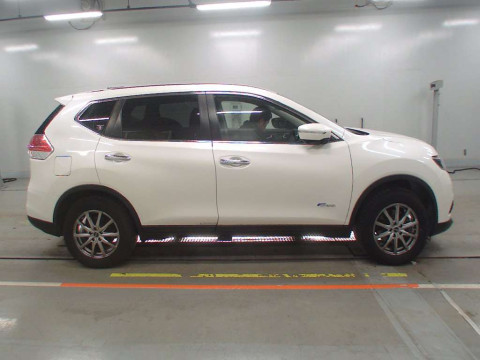 2016 Nissan X-Trail HNT32[1]