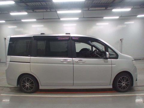 2011 Honda Step WGN Spada RK5[1]