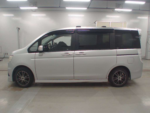 2011 Honda Step WGN Spada RK5[2]