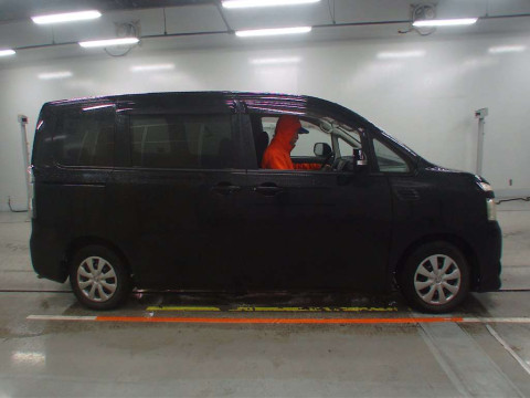 2008 Toyota Voxy ZRR70G[1]