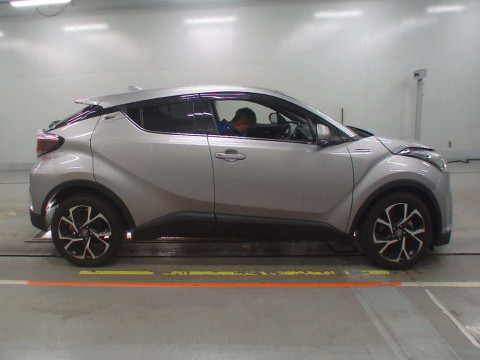 2017 Toyota C-HR ZYX10[1]