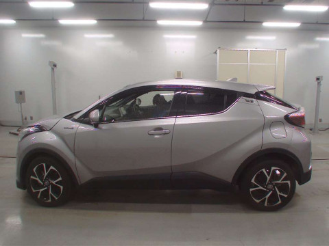 2017 Toyota C-HR ZYX10[2]