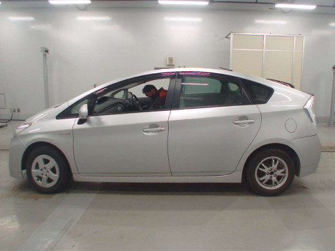 2010 Toyota Prius ZVW30[2]