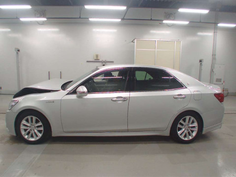 2015 Toyota Crown Hybrid AWS210[2]