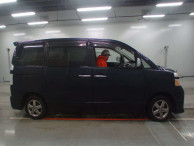 2006 Toyota Voxy