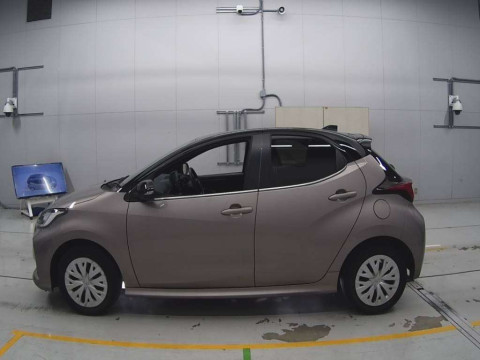 2021 Toyota YARIS MXPH10[2]