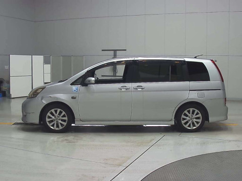 2008 Toyota Isis ANM10W[1]