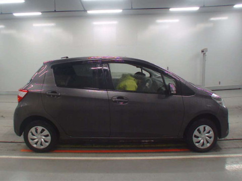 2017 Toyota Vitz NSP135[1]