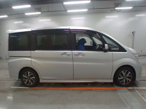 2015 Honda Step WGN Spada RP3[1]