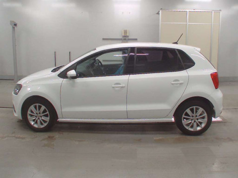 2015 Volkswagen Polo 6RCJZ[2]