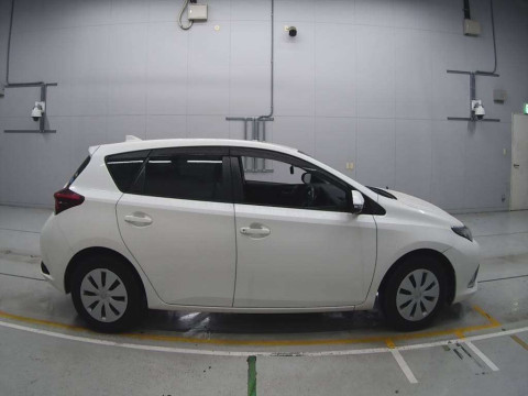 2016 Toyota Auris NZE181H[0]