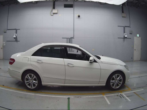 2009 Mercedes Benz E-Class 212056C[2]