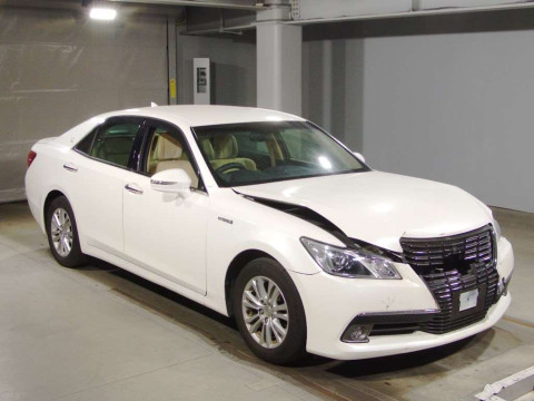 2014 Toyota Crown Hybrid AWS210[1]