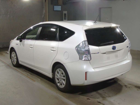 2013 Toyota Prius alpha ZVW41W[2]