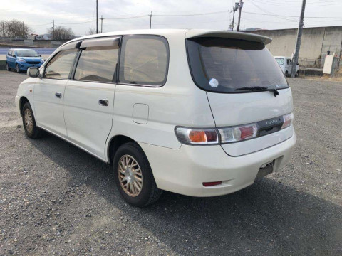 2000 Toyota Gaia SXM10G[1]