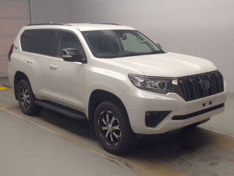 2022 Toyota Land Cruiser Prado TRJ150W[2]