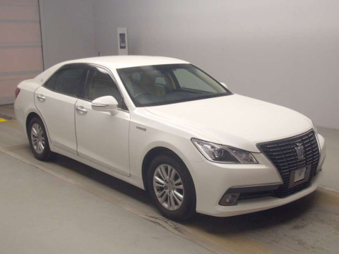 2013 Toyota Crown Hybrid AWS210[2]