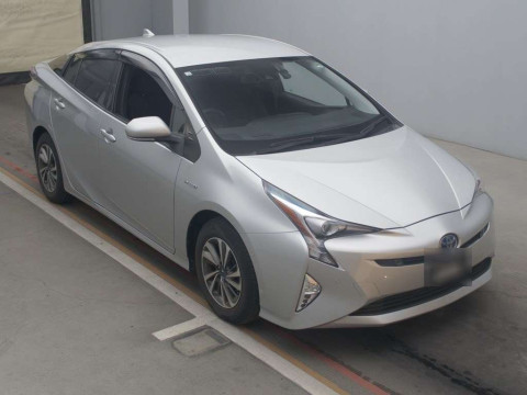 2016 Toyota Prius ZVW51[2]