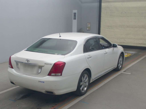 2009 Toyota Crown Majesta URS206[1]