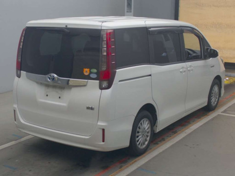 2015 Toyota Noah ZWR80G[1]