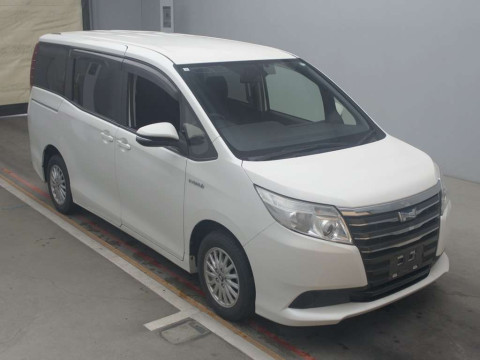 2015 Toyota Noah ZWR80G[2]