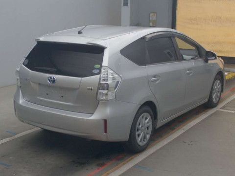 2013 Toyota Prius alpha ZVW40W[1]