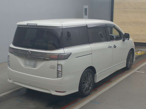 2017 Nissan Elgrand TE52[1]